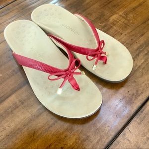 Vionic Bella Toe Post sandals - Practically New